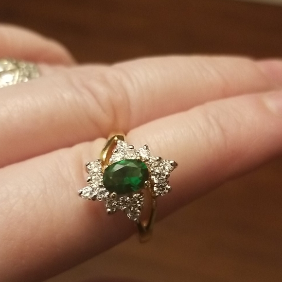 Jewelry - Faux Emerald Ring